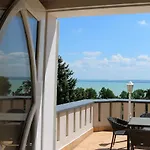 Sir David Balaton Castle Alpehytte *