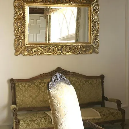 シャレー Sir David Balaton Castle *