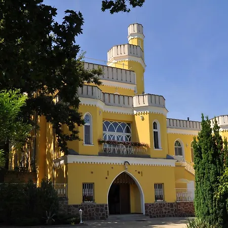 Sir David Balaton Castle バラトンセペズド