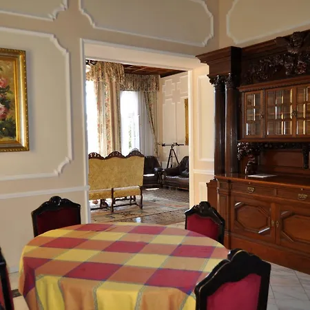 Sir David Balaton Castle Chalet *