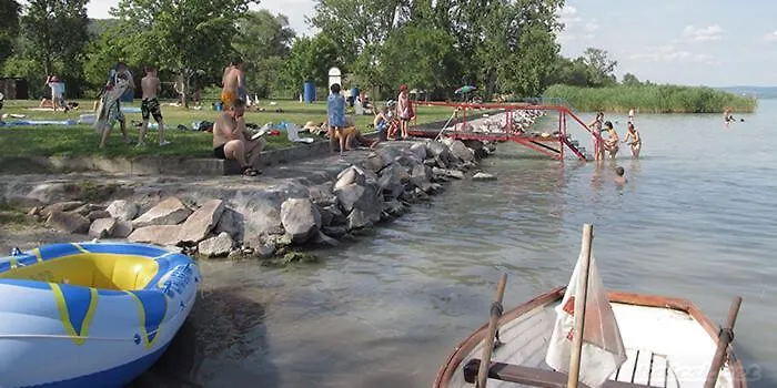 Sir David Balaton Castle シャレー