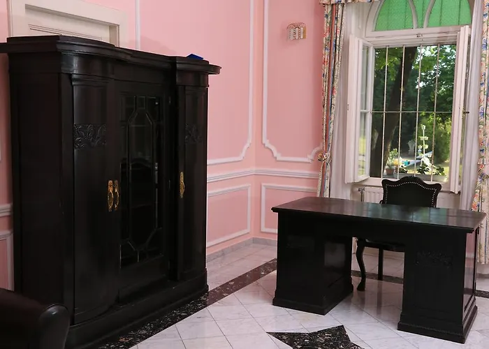 シャレー Sir David Balaton Castle *