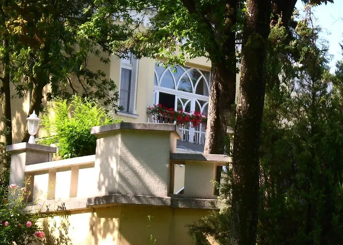 Sir David Balaton Castle Dağ evi *