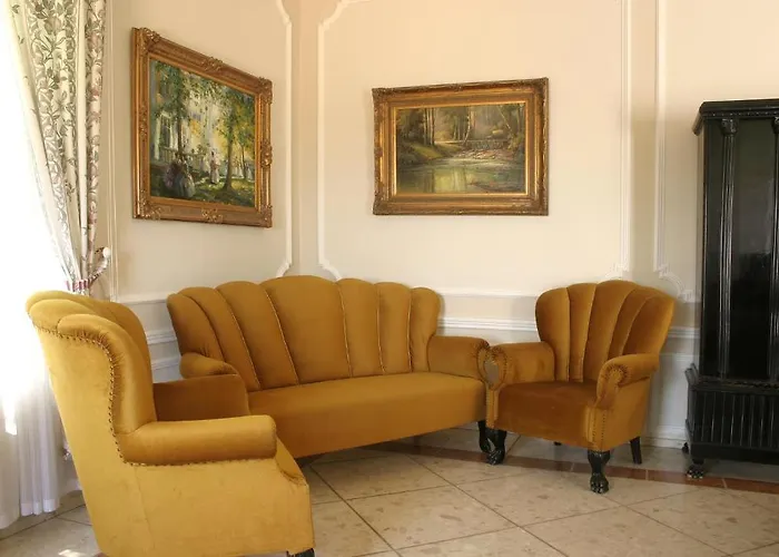 シャレー Sir David Balaton Castle