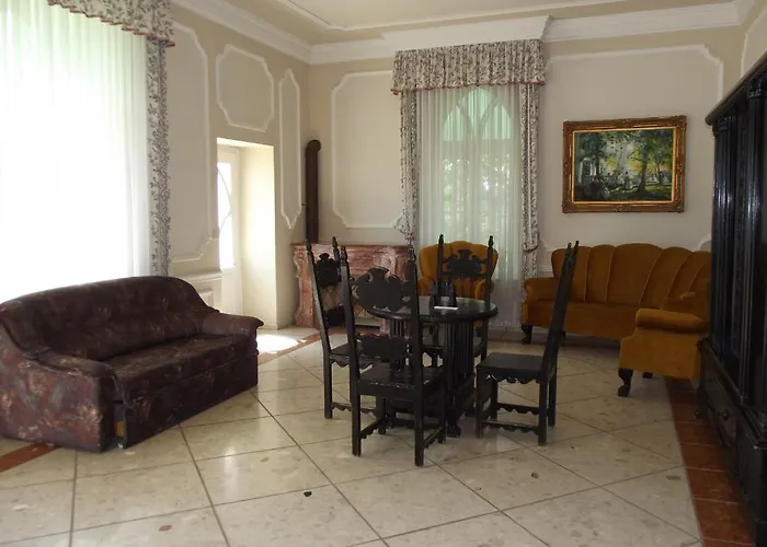 Sir David Balaton Castle * バラトンセペズド