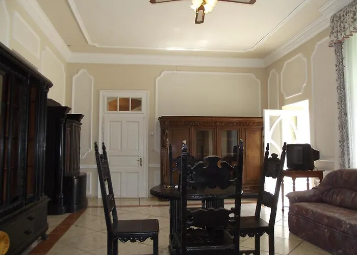 シャレー Sir David Balaton Castle バラトンセペズド