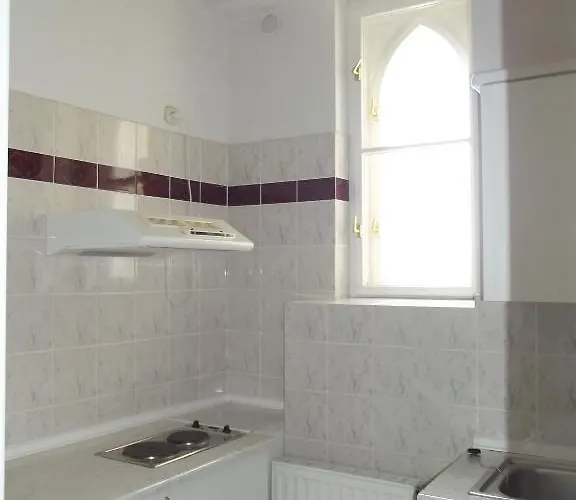 シャレー Sir David Balaton Castle