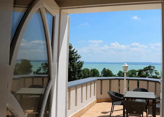 Sir David Balaton Castle Dağ evi *