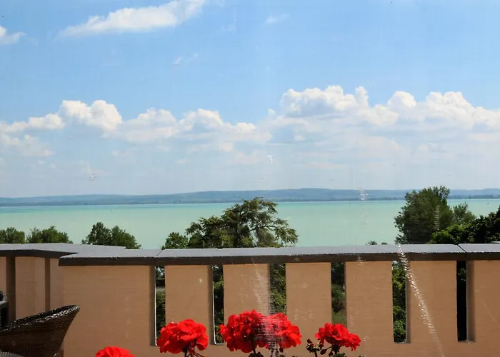 Sir David Balaton Castle Dağ evi