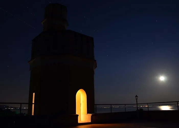 Sir David Balaton Castle シャレー