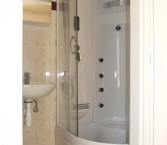 シャレー Sir David Balaton Castle